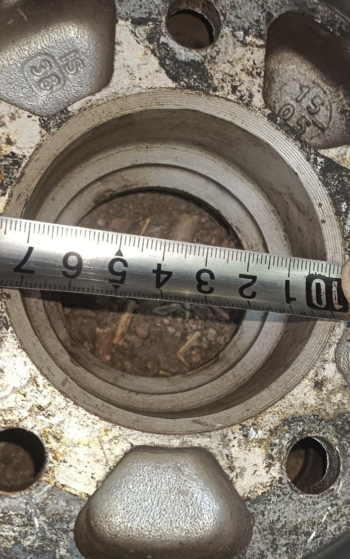 Диски 170000тг шины р16 5 114,3