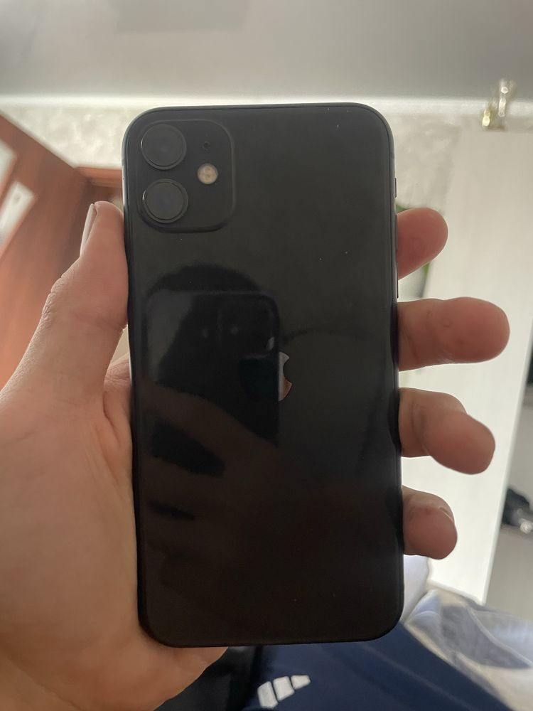 Продам Айфон 11