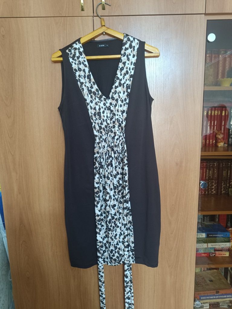 Продам женское платье р.52