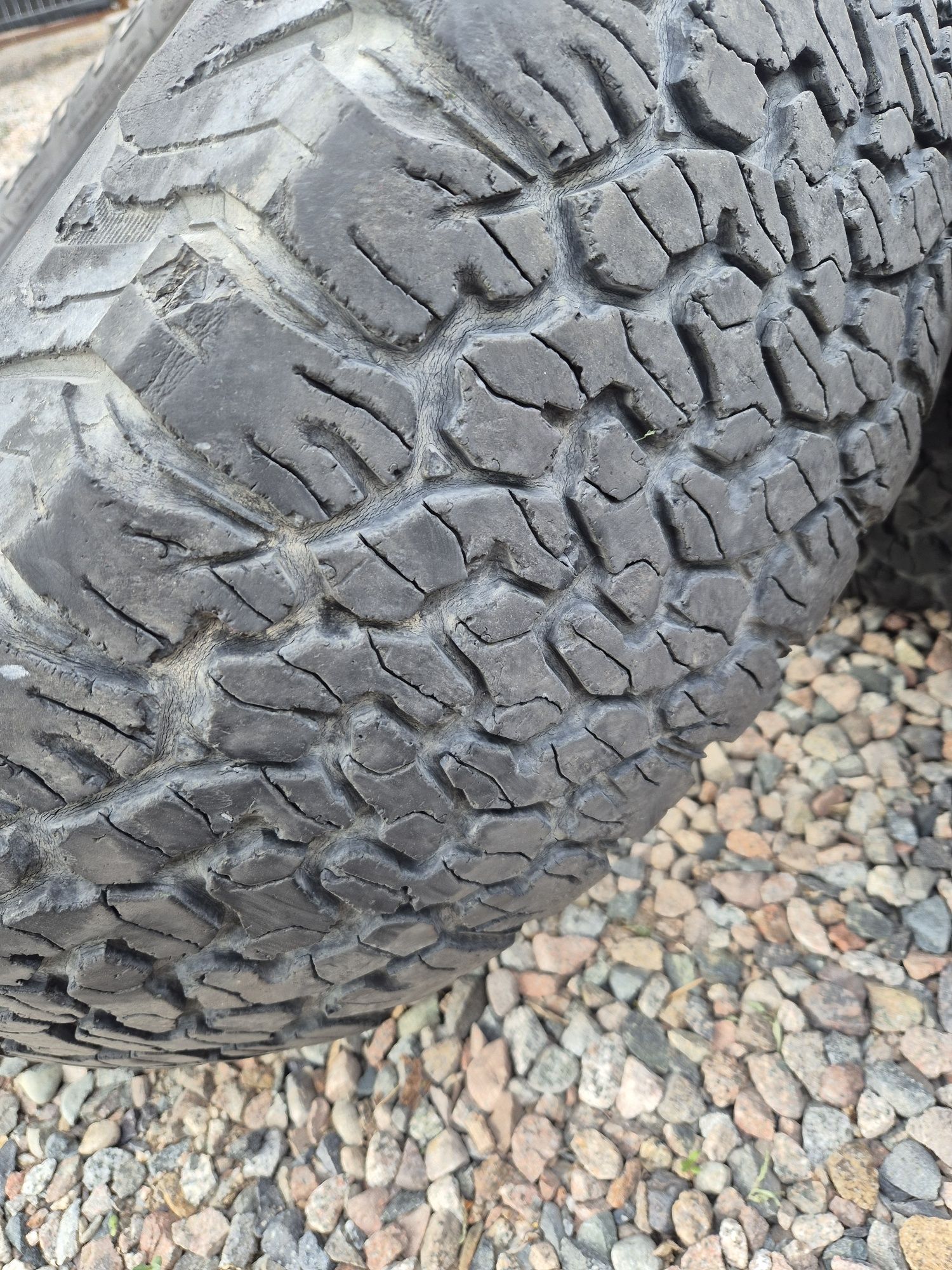 Шины BF GOODRICH 265/70R17 б/у 3шт