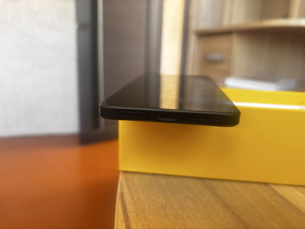 Продам poco x6 pro с разбитым экраном