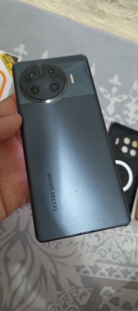 Продам смартфон Techno spark 20 +pro