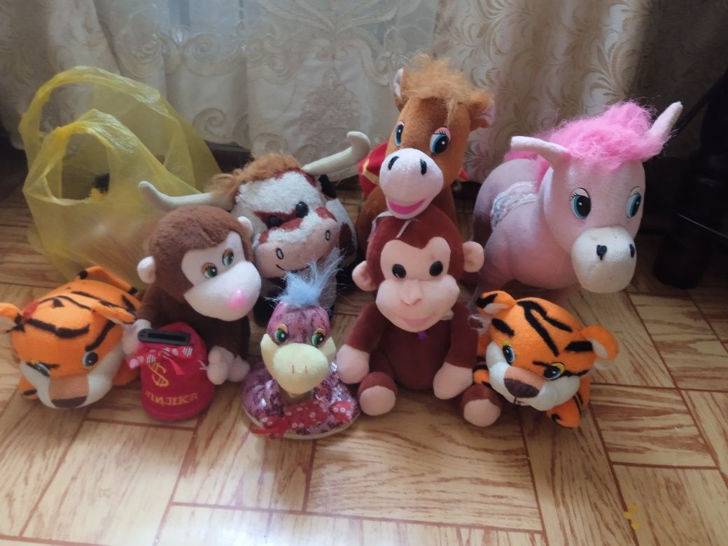 Игрушки мягкие разные