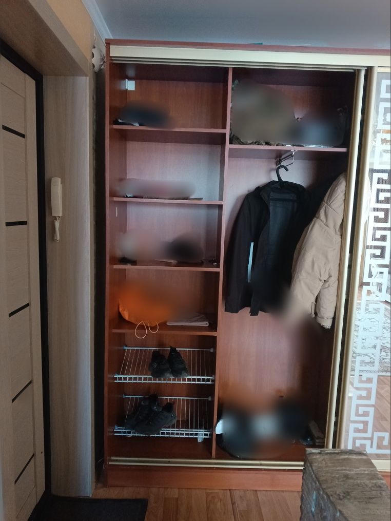 Продам шкаф-купе для прихожей.