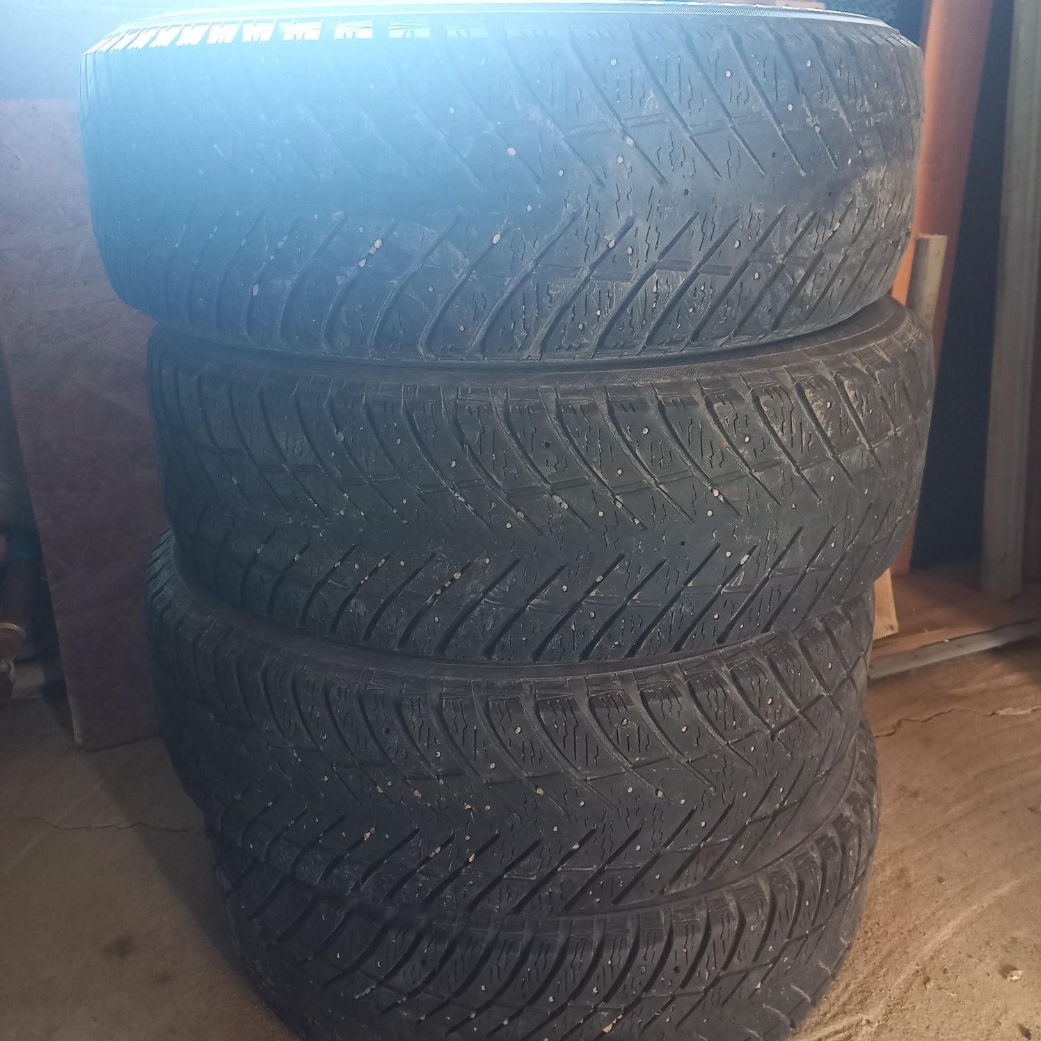 Продам резины на 17