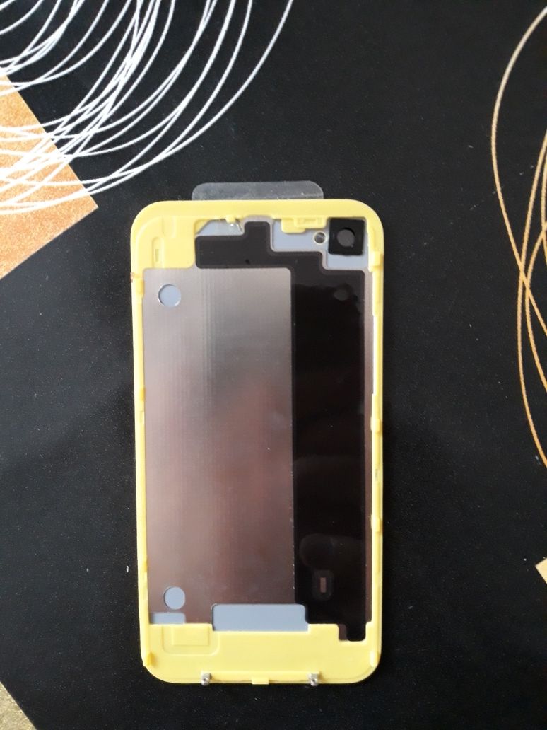 Задняя крышка на iPhone 4, 4g