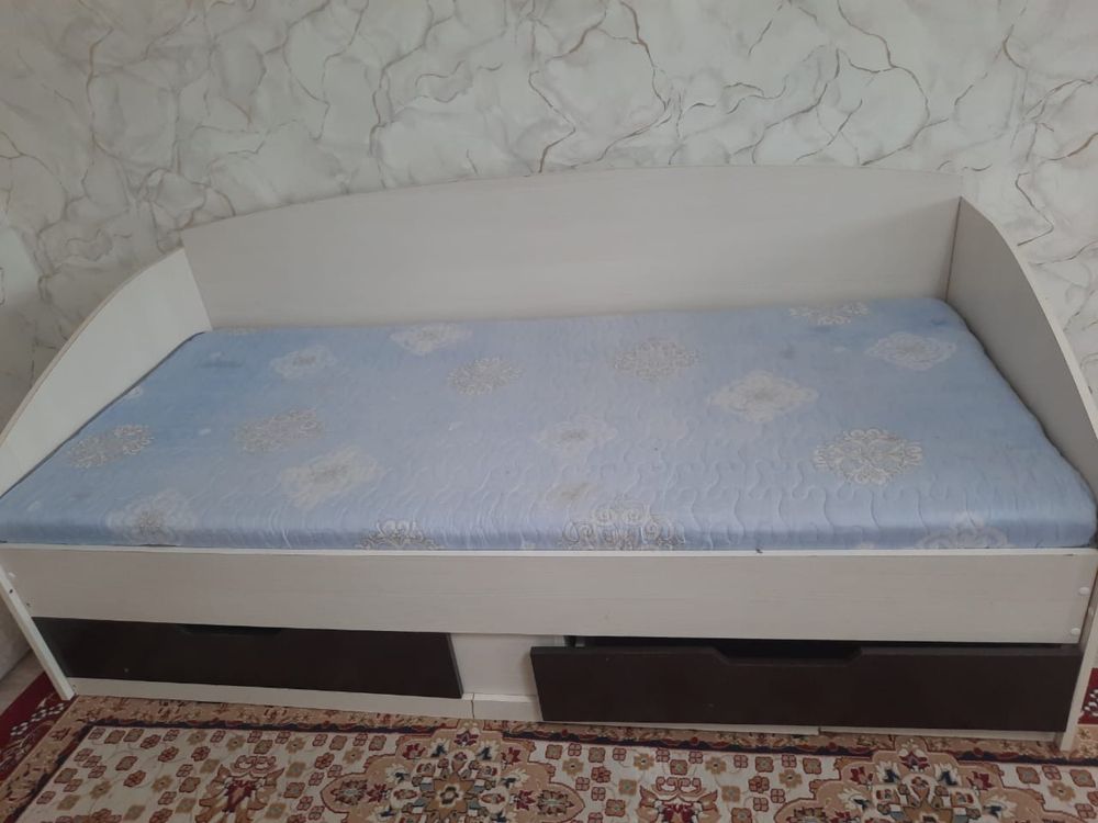 Сервант шкаф диван