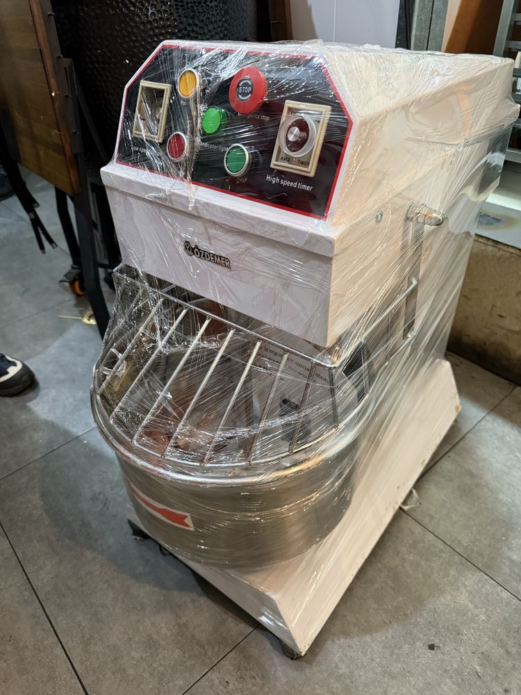 Тестомес 20л Ozdemer  новый.