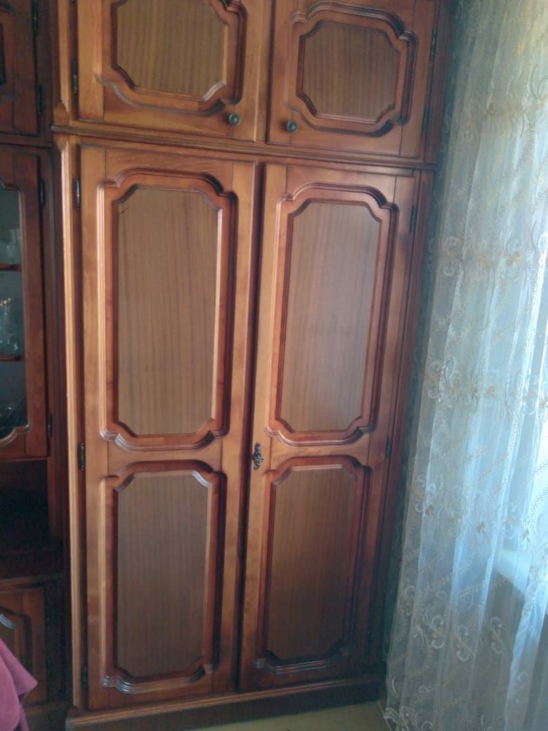 Продам стенку красное дерево!