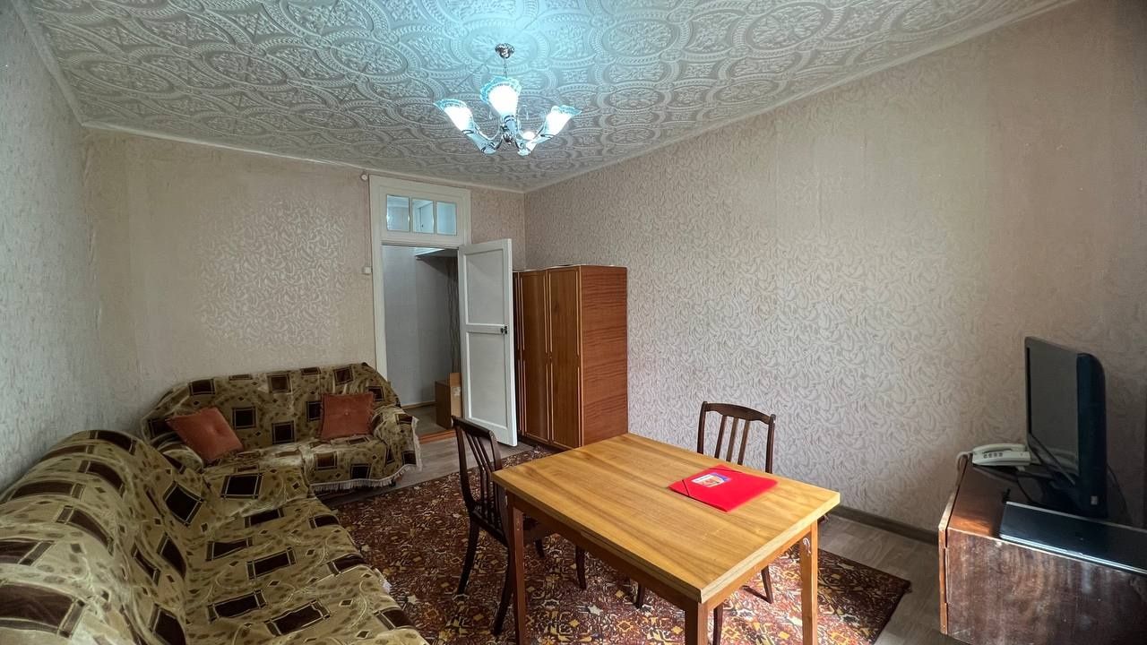 Продаётся 2х комнатная в деревянном доме Холмецкого 74 на 1 этаже