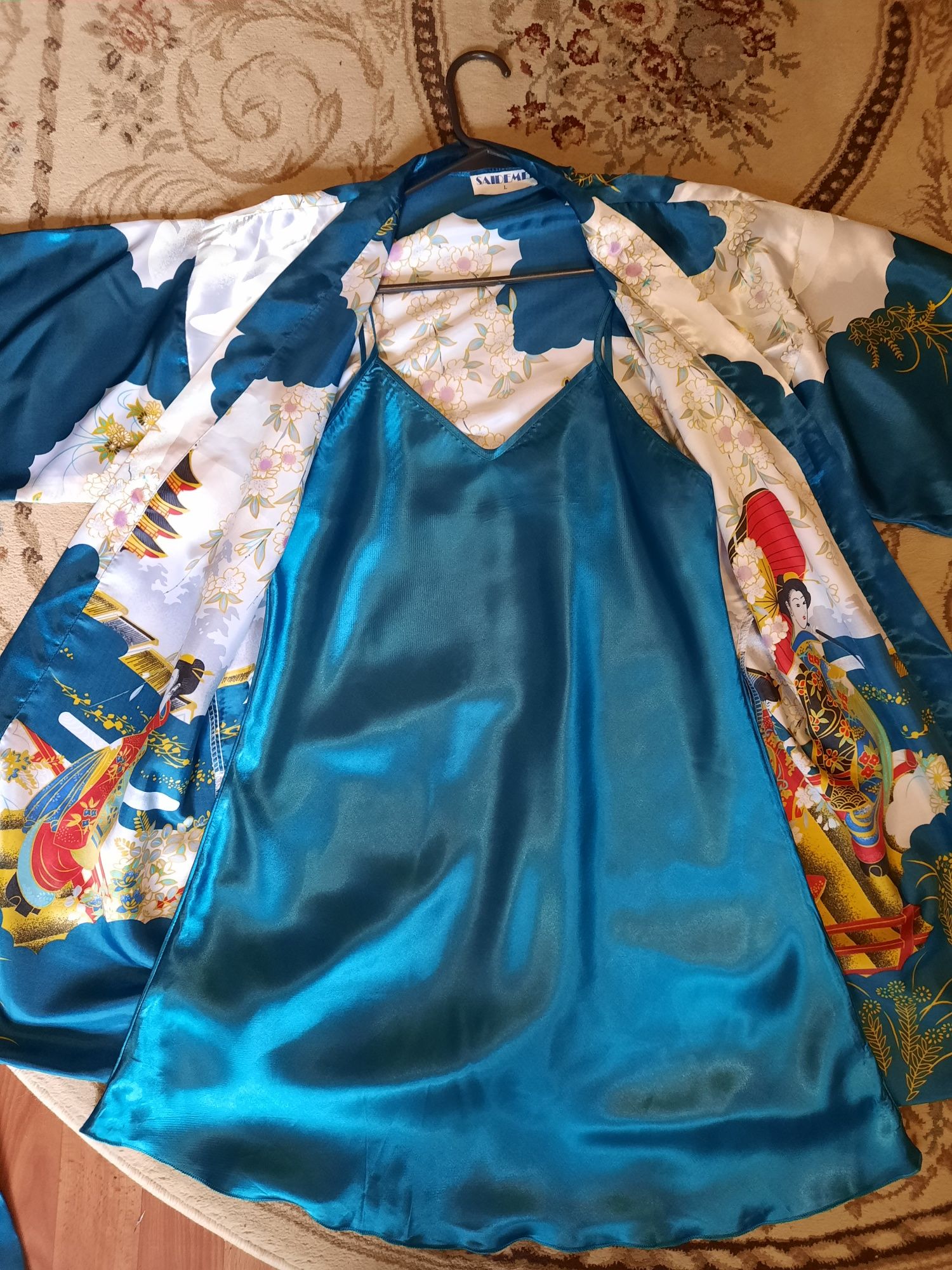 Халат и пеньюар атлас новый качество отличное
