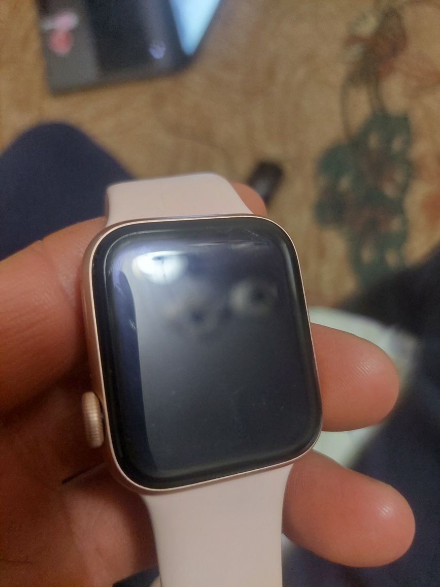 Продаётся Apple watch 6 серии в хорошем состоянии