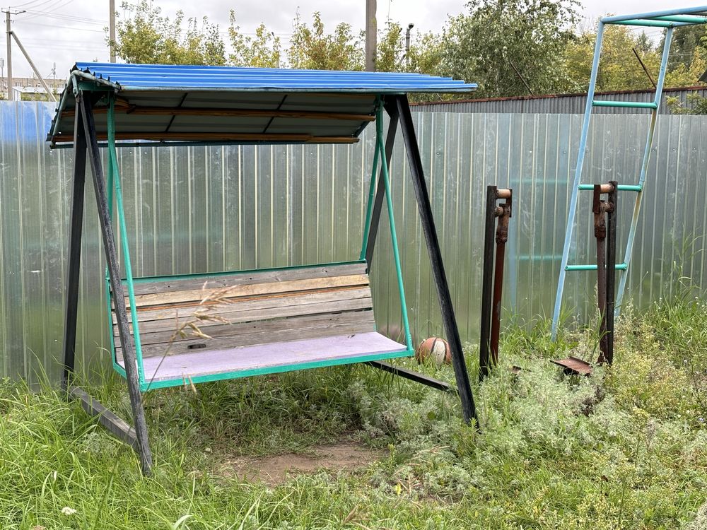 Качели садовые.