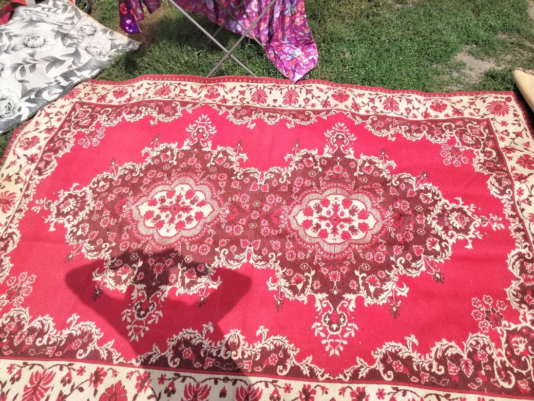 Продам шерстяной палас хорошего качества.