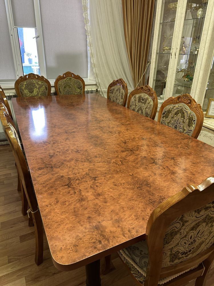 Стол и 12 стульев