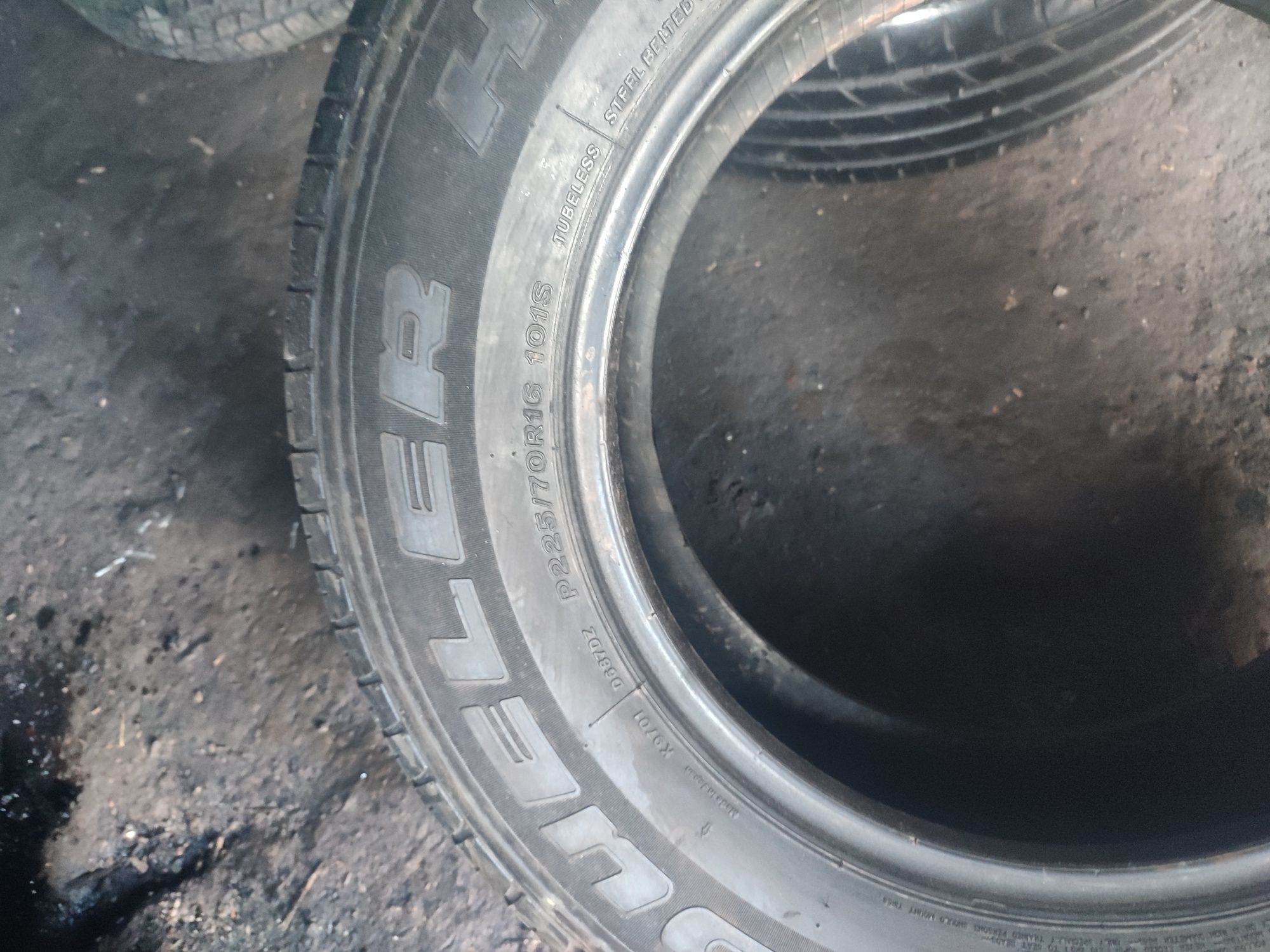 Шина безкамерка размер 225/ 70 R16