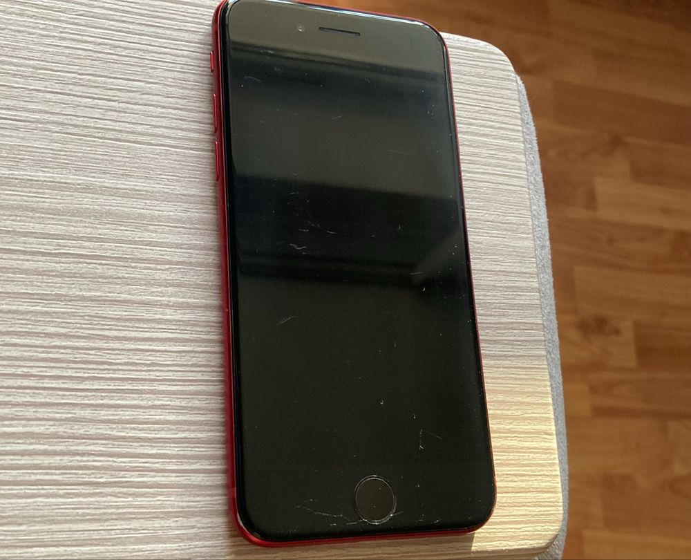 Iphone se 2022 product red