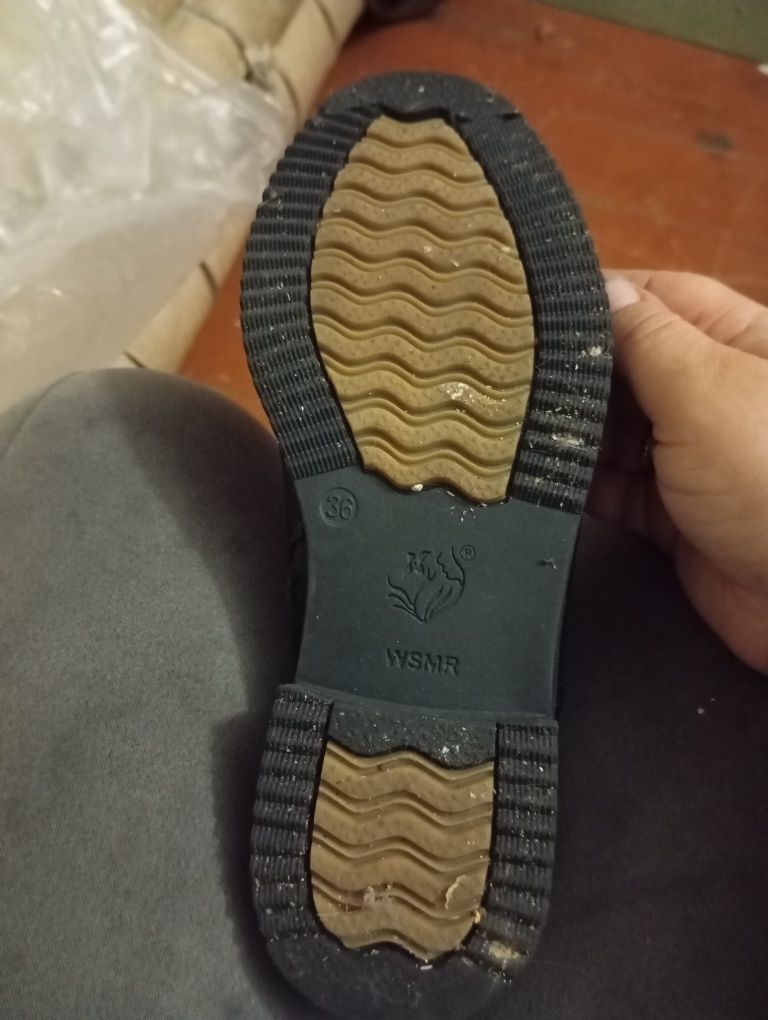 Продам женские зимние сапоги