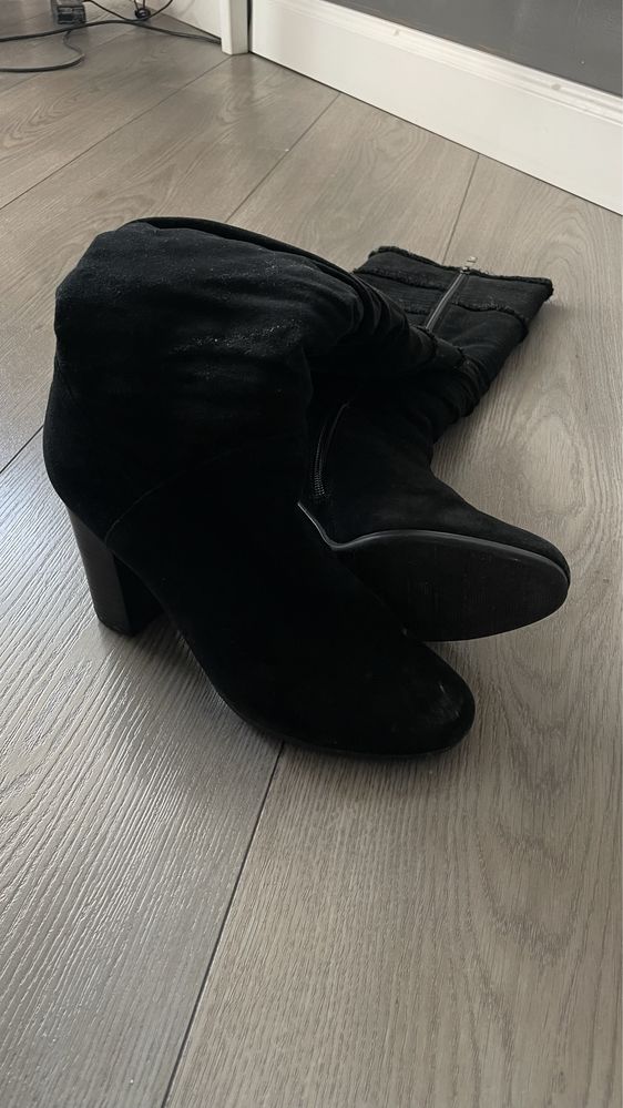 Натуральные замшевые сапоги
