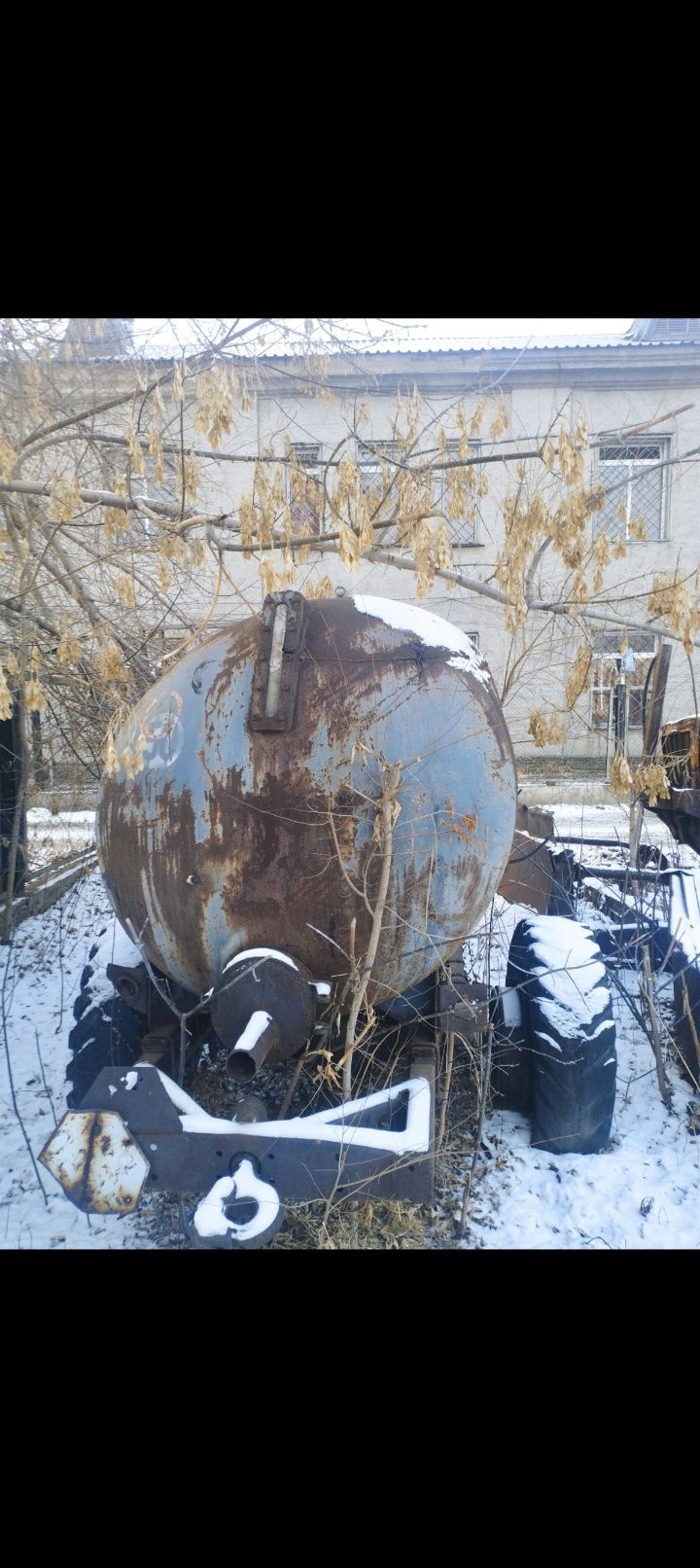 Прицеп водовоз и ковш от трактора