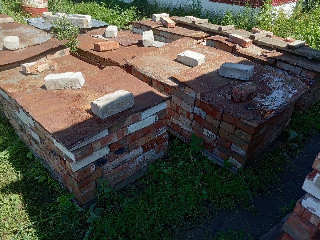 Продам красный кирпич на поддонах