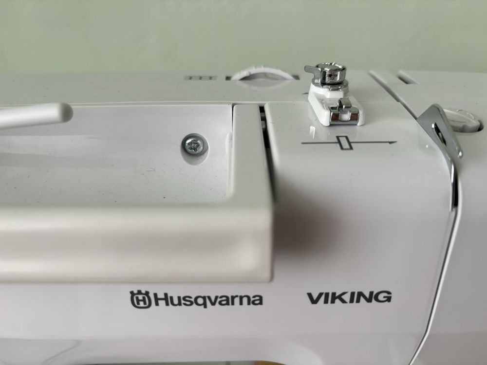 Электрическая Швейная машинка Viking Husqvarna Hiclass E10