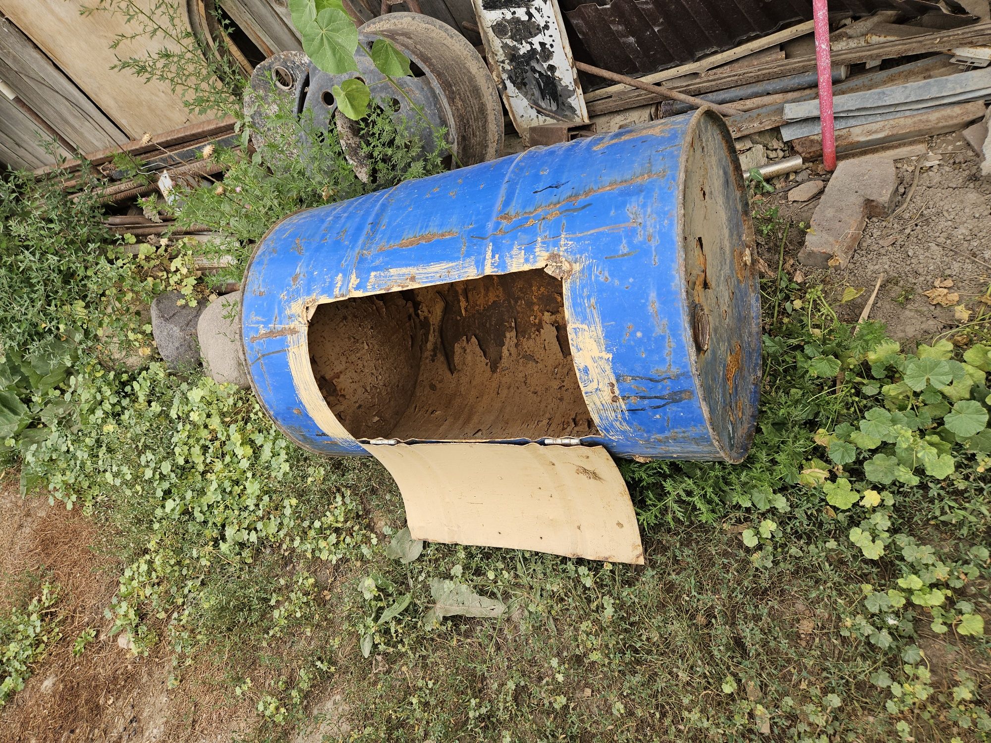 Продам бочку с дверью