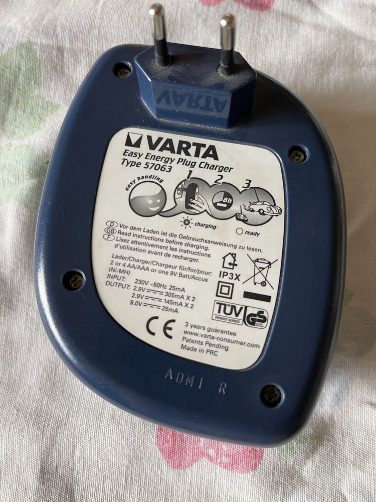 Зарядка для аккумуляторных батареек Varta