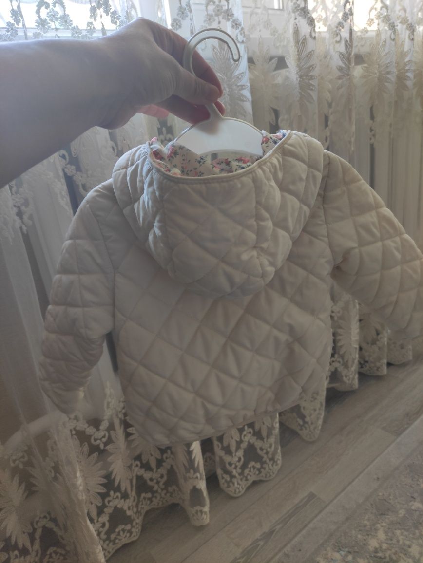 Продам куртку для девочек