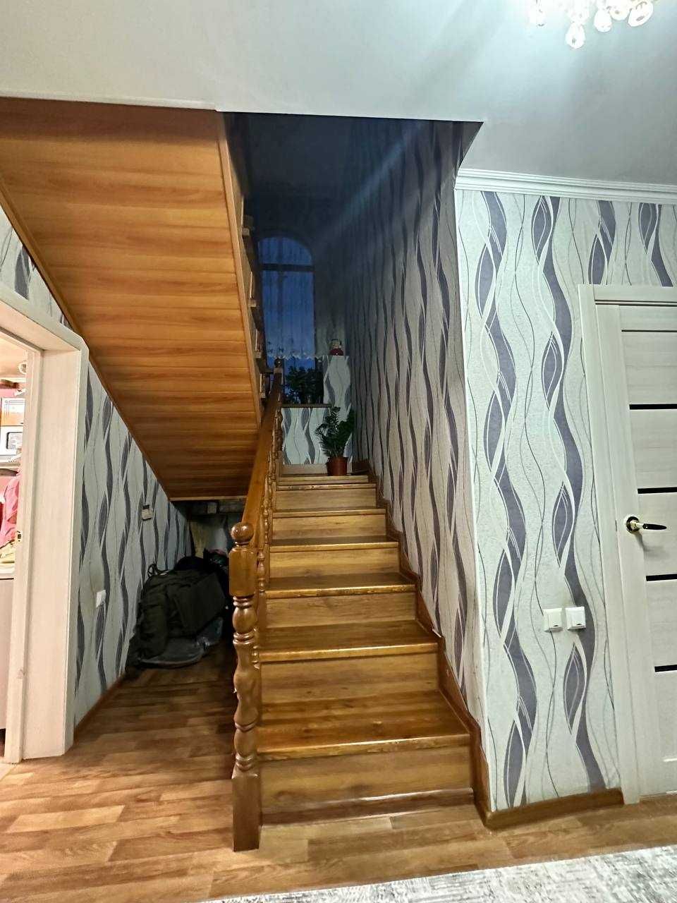 продам коттедж 2 этажа в районе центра