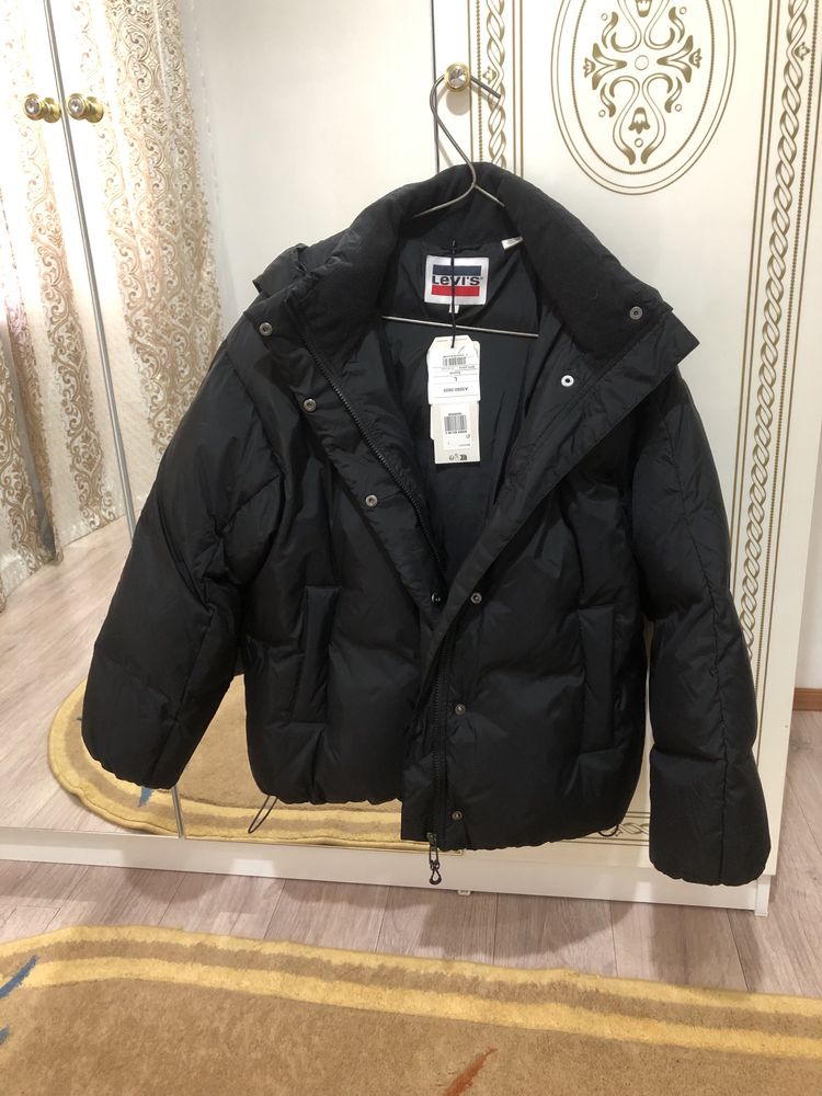 Продам пуховик, отличного качество, легкая. Совершенно новая.