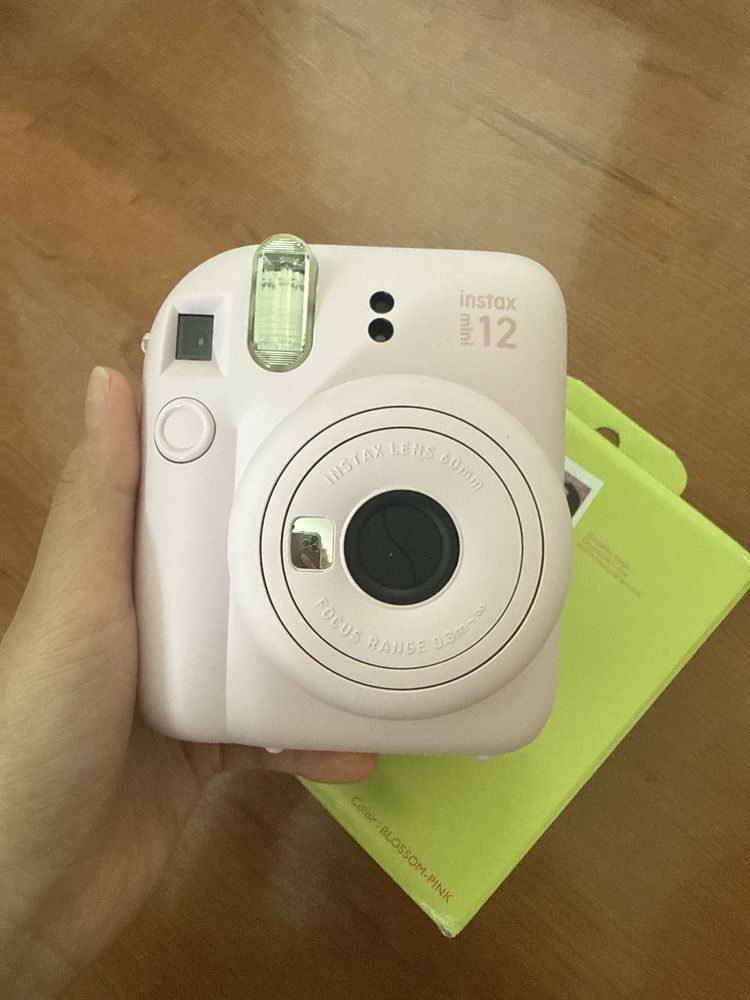 Продоется instax mini 12 розовый