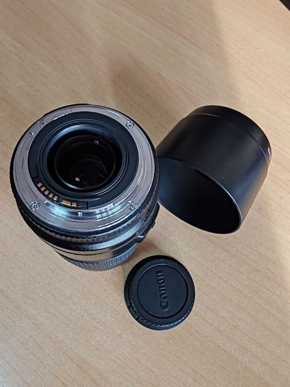Canon EF 70-300mm  f/4-5.6 IS USM  
 в идеальном состоянии.