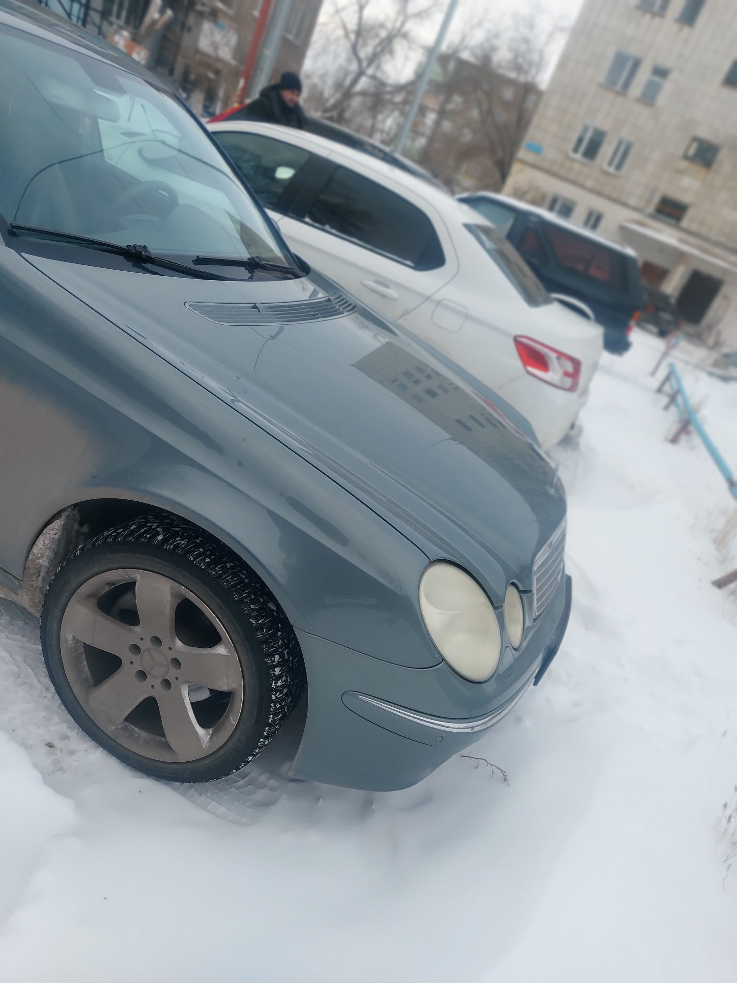 Продам мерседес 200Е