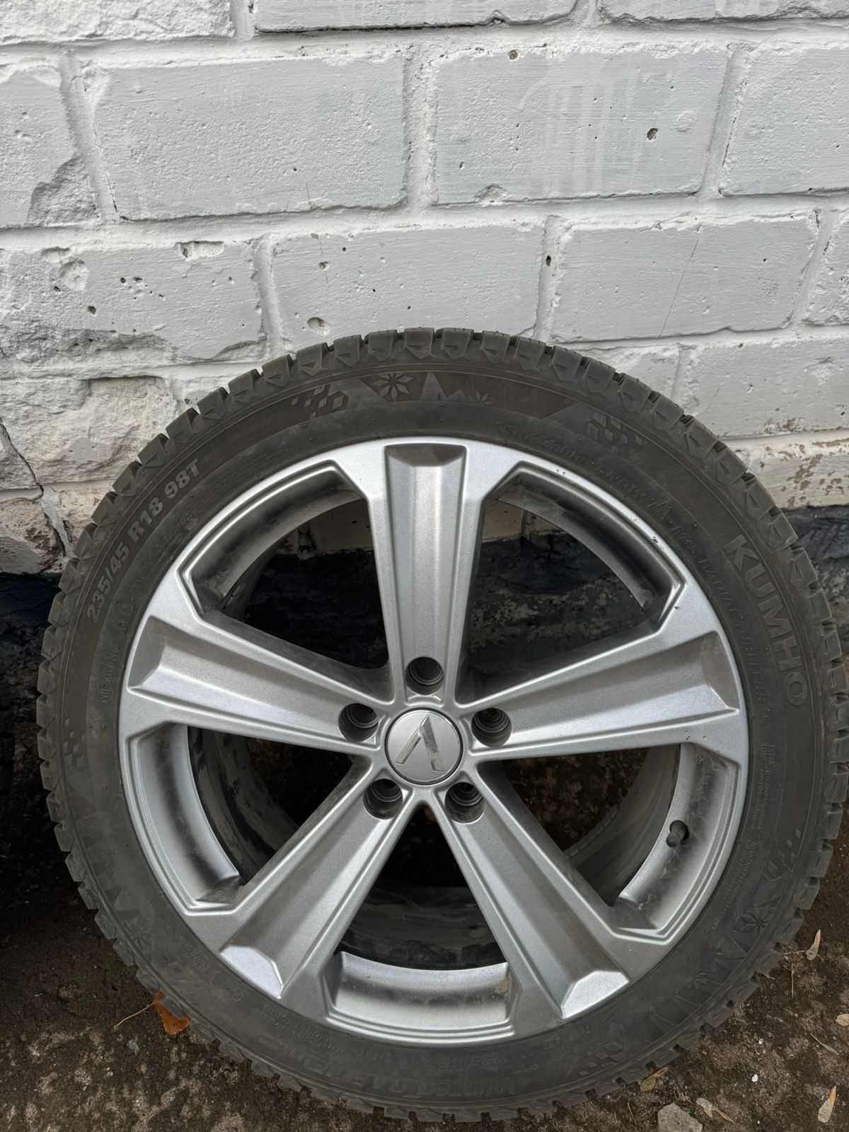 Зимняя резина KUMHO WinterCraft Ice WI32 235/45 R18 98T с шипами
