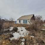 Продам срочно дом на элеваторе в центре . Рядом с городом 10 мин .