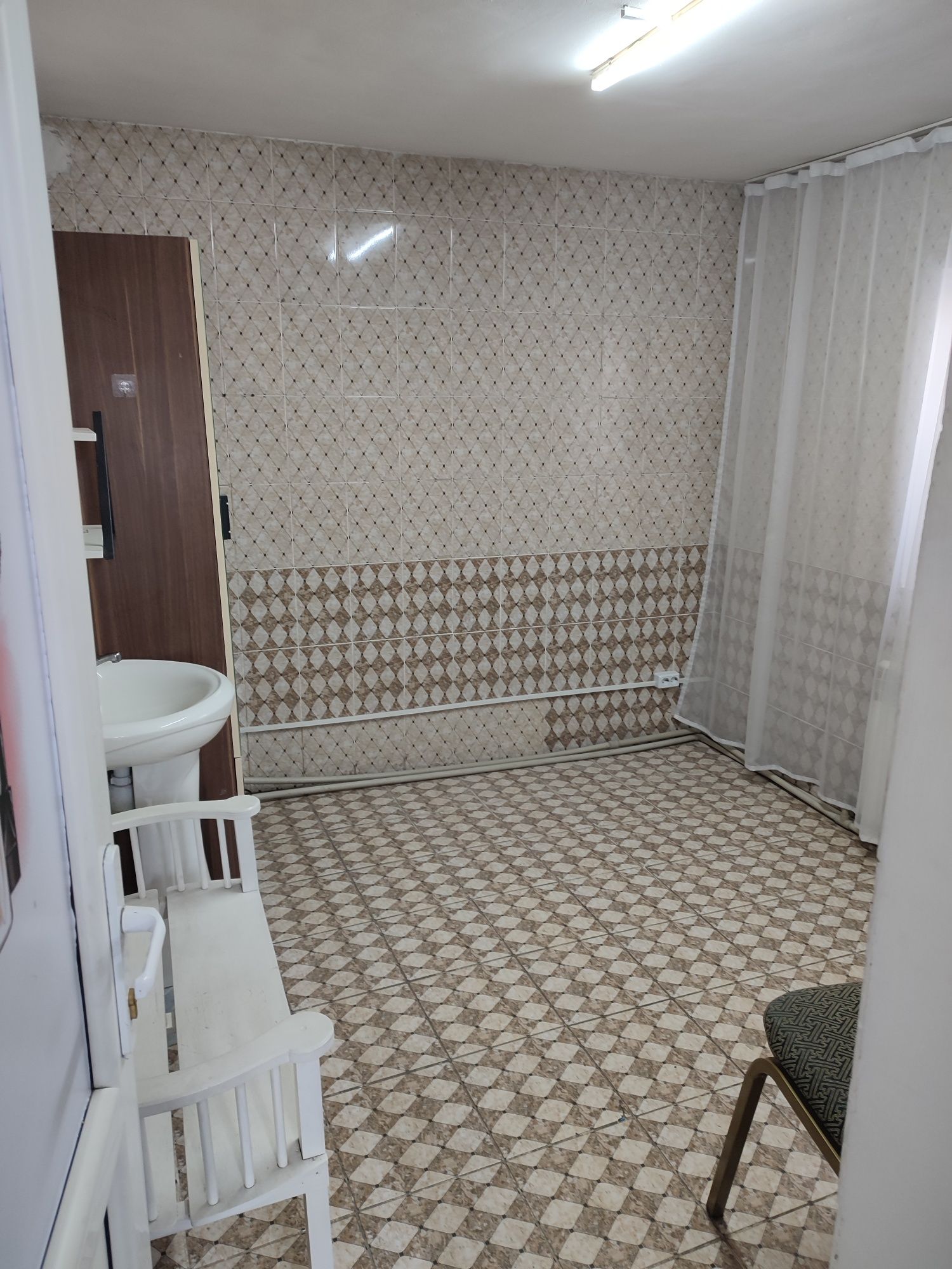 Сдаётся в аренду кабинет,кушетка, маникюрный стол