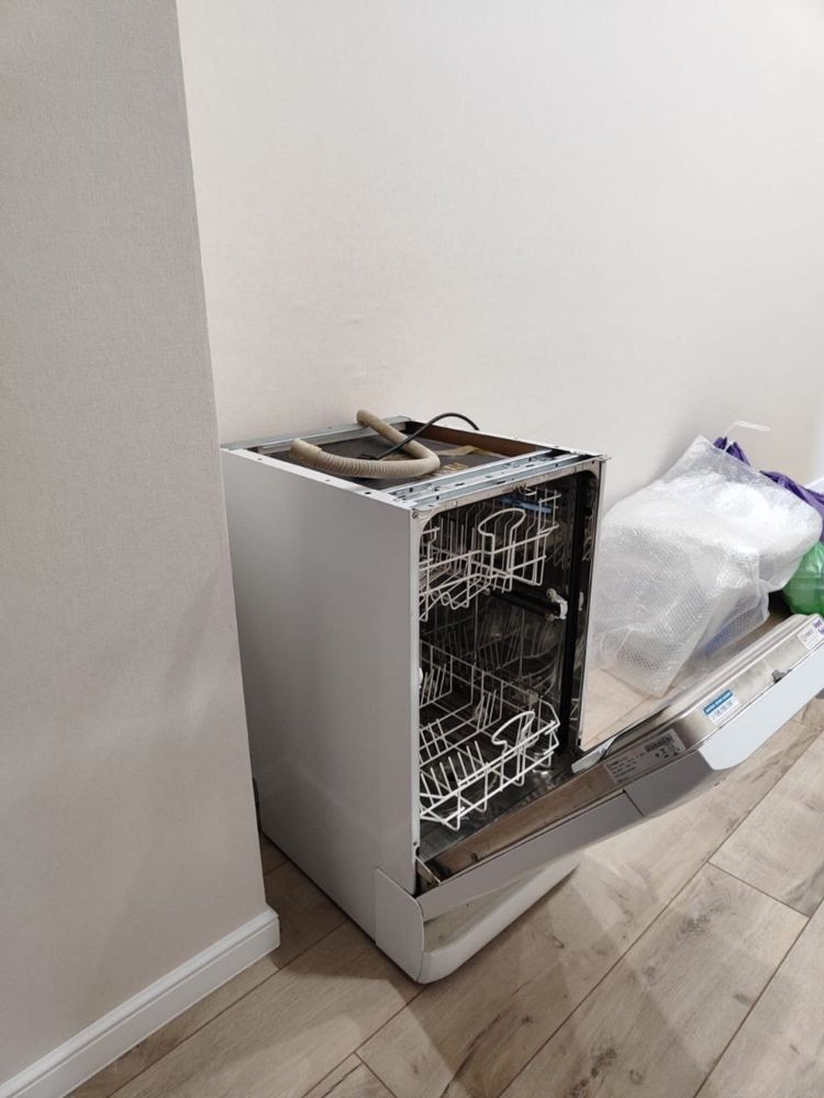 Продается посудомоечная машина INDESIT