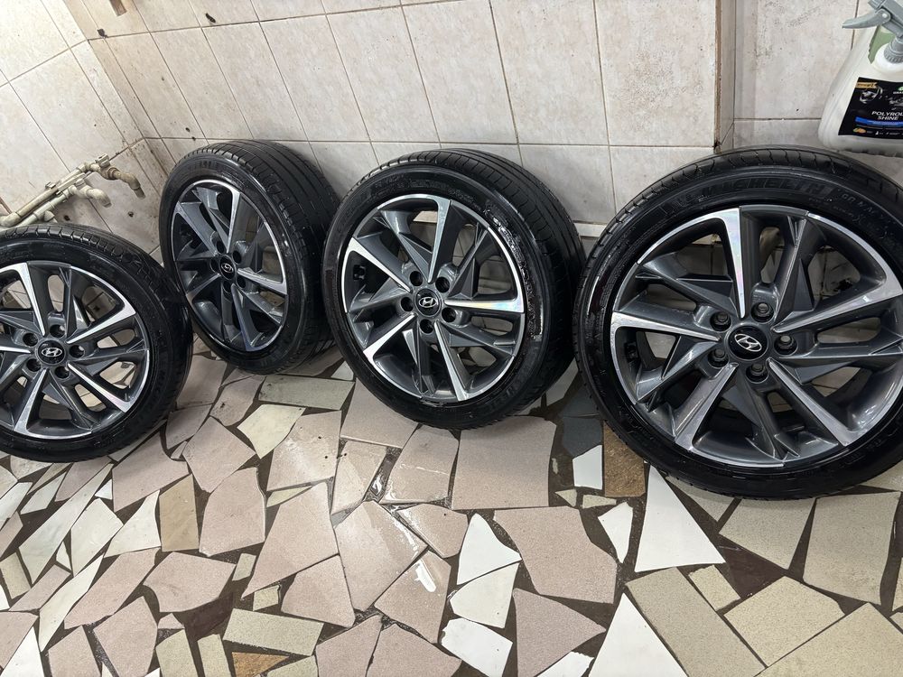 Продам летние шины Michelin с дисками