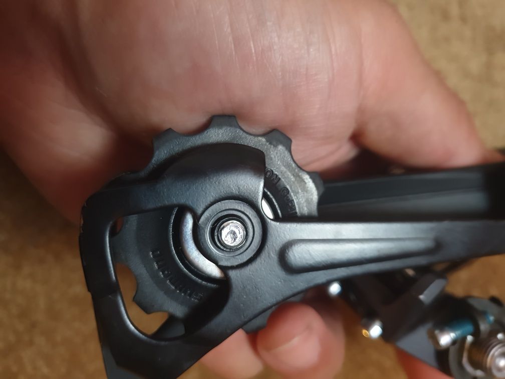 Задний переключатель  Shimano Claris RD-R2000