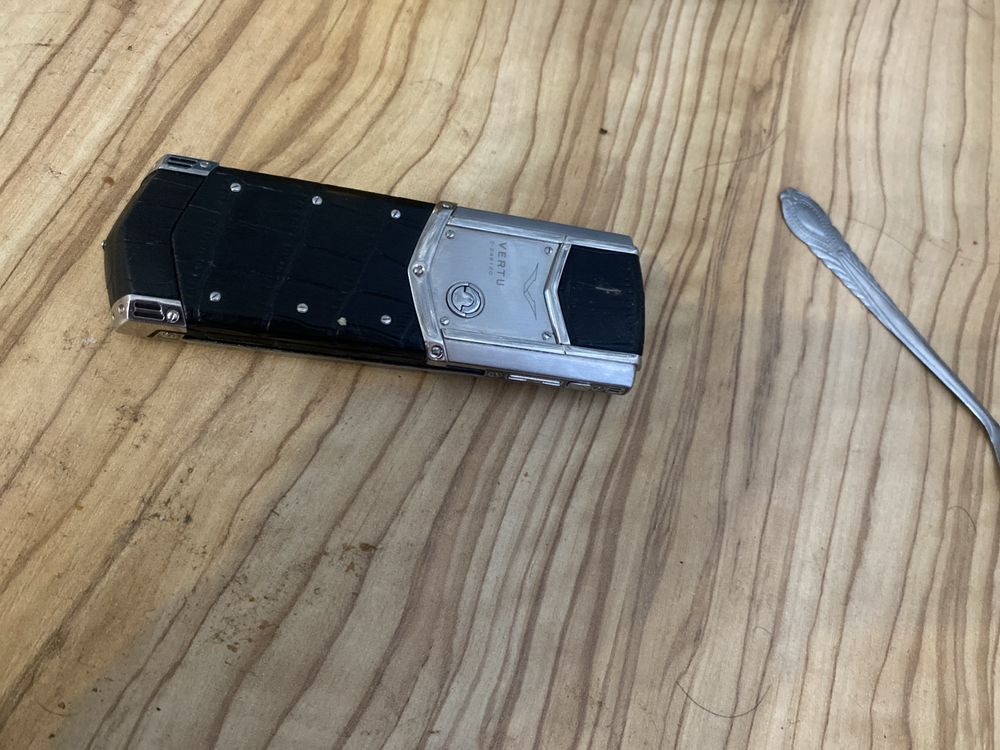 Vertu продам в отличном состояние