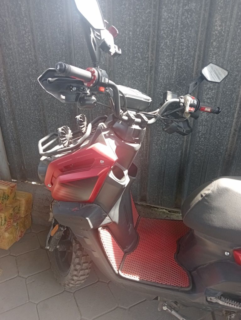 Продам мопед танк новый