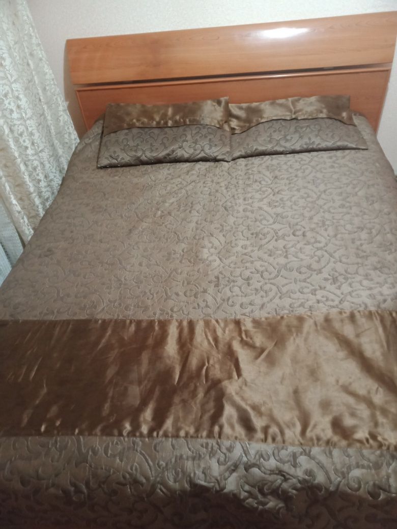 Продам кровать полуторка