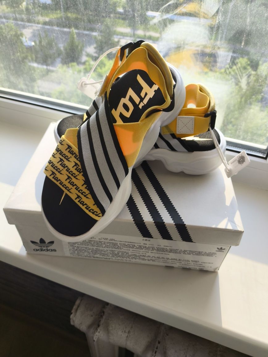 Женские летние босоножки. Оригинал Adidas. 36.5 размер