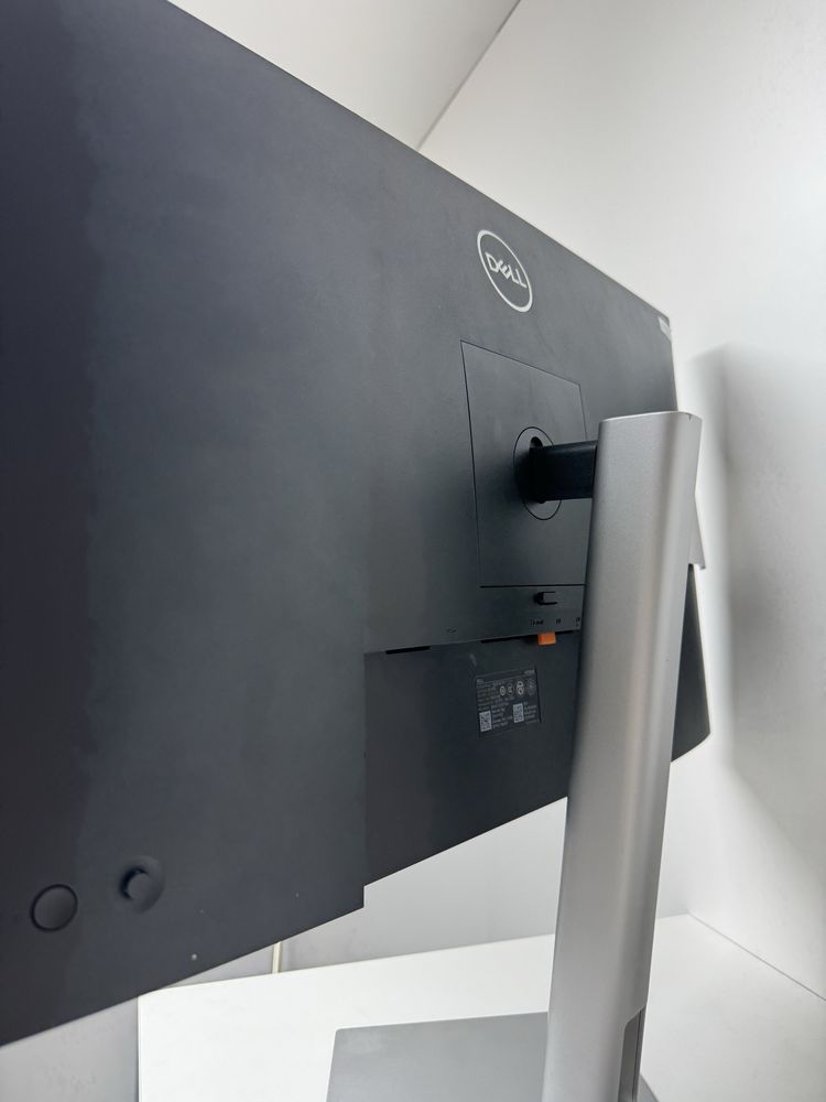 Монитор DELL.