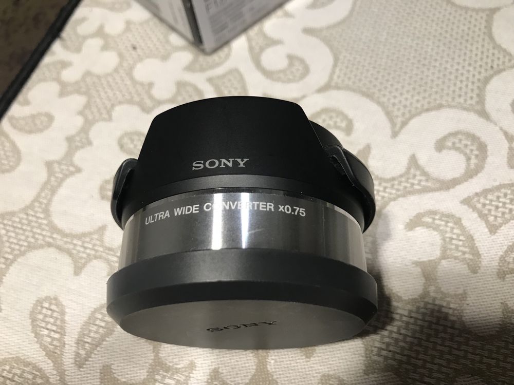 Объектив+насадка.  Sony 16mm SEL16F28 + Sony VCL-ECU1