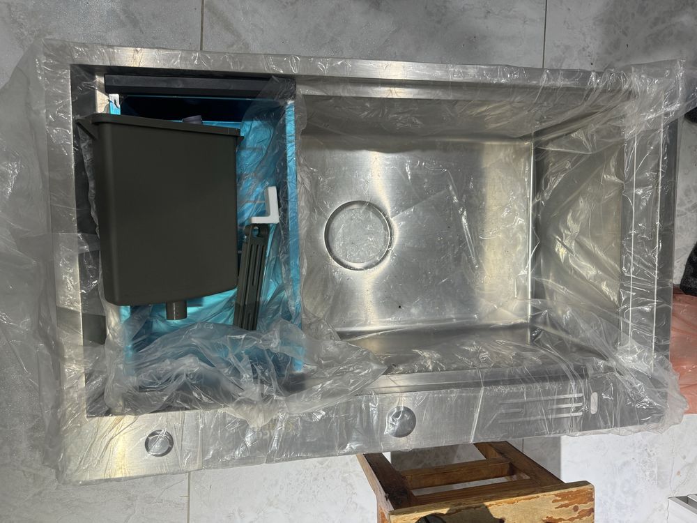 Продам кухонную мойку из нержавеющая сталь