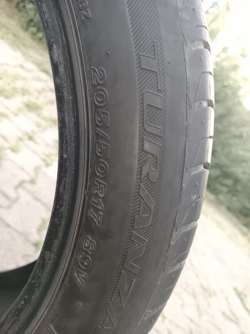 Покрышки 2шт Bridgestone 205/50/р17