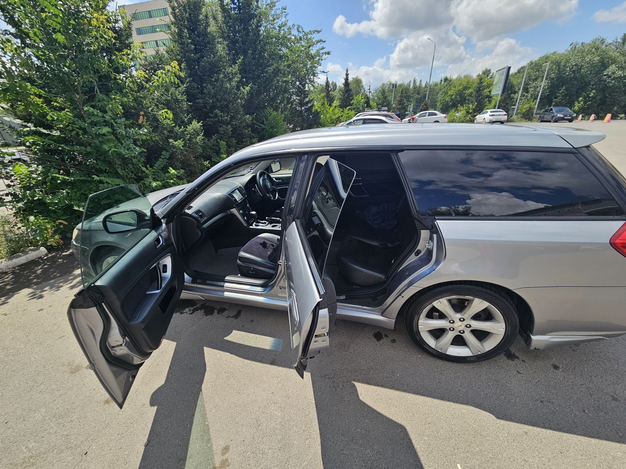 Продам машину субару