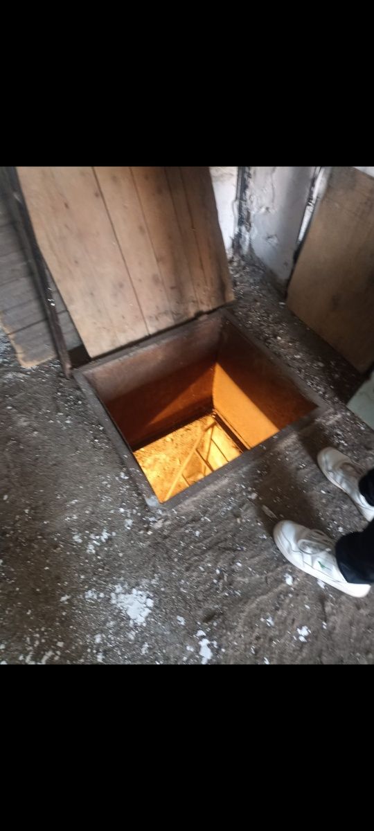 Продам гараж , теплый, крыша не бежит, погреб есть,яма для ремонта